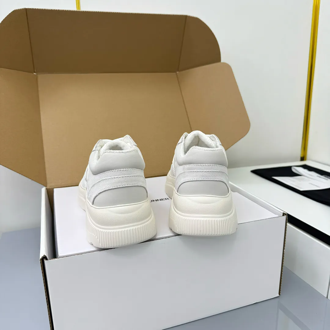 👟👟Ex-factory price 620👟👟 Chanel bread shoes ~ original calfskin panda shoes Chanel 25C latest hot style panda black and white sports shoes casual sneakers Xiaoxiang hot item classic black and white panda color coco girls must pay Fabric: original custom mixed sheepskin lining: original imported breathable mesh lining outsole: Original molded rubber + TPU combination Size: Women's 35-41